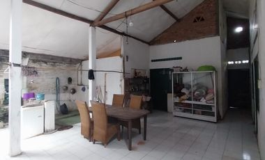 DISEWAKAN RUMAH STRATEGIS PINGGIR JALAN DI TAMANMARTANI KALASAN SLEMAN JOGJA