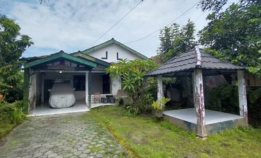 DISEWAKAN RUMAH STRATEGIS PINGGIR JALAN DI TAMANMARTANI KALASAN SLEMAN JOGJA