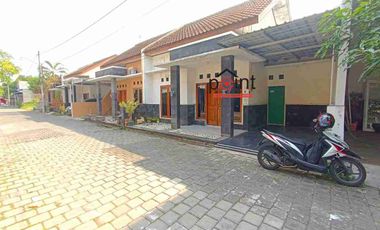 Rumah Cantik Siap Huni di Perum Cluster. Jalan Raya GagakSipat dekat BandaraSOLO