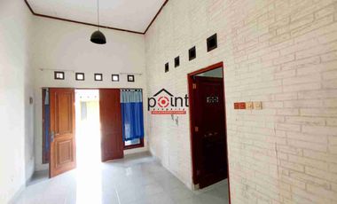 Rumah Cantik Siap Huni di Perum Cluster. Jalan Raya GagakSipat dekat BandaraSOLO