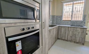 Casa en Venta Sector Las Acacias Centro Manta | 3 Dormitorios, Patio y Garage