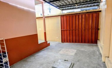 Casa en Venta Sector Las Acacias Centro Manta | 3 Dormitorios, Patio y Garage