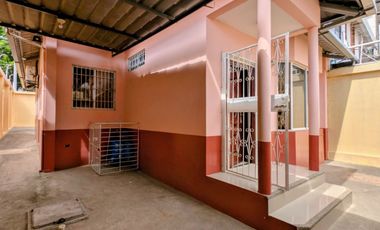 Casa en Venta Sector Las Acacias Centro Manta | 3 Dormitorios, Patio y Garage