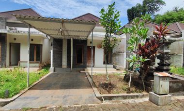DIJUAL CEPAT – RUMAH MODERN CLUSTER GRIYA LOKA, TABANAN Cocok untuk tempat tinggal nyaman sekaligus investasi di Kota Tabanan.