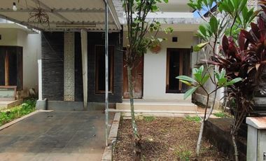 DIJUAL CEPAT – RUMAH MODERN CLUSTER GRIYA LOKA, TABANAN Cocok untuk tempat tinggal nyaman sekaligus investasi di Kota Tabanan.