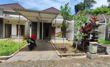 DIJUAL CEPAT – RUMAH MODERN CLUSTER GRIYA LOKA, TABANAN Cocok untuk tempat tinggal nyaman sekaligus investasi di Kota Tabanan.