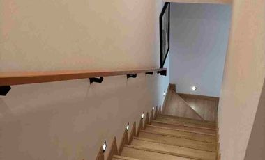 Rumah 2 lantai Cluster terbaru di Harapan Indah Bekasi harga 1 M an