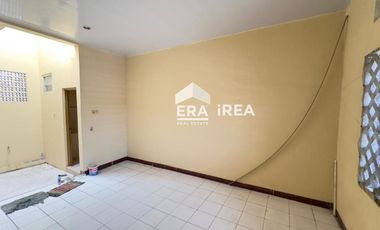 DIJUAL RUMAH DI SOLO DEKAT PASAR HARJODAKSINO