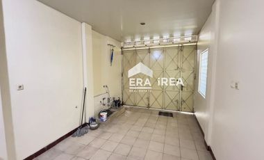 DIJUAL RUMAH DI SOLO DEKAT PASAR HARJODAKSINO