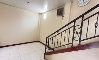 DIJUAL RUMAH DI SOLO DEKAT PASAR HARJODAKSINO