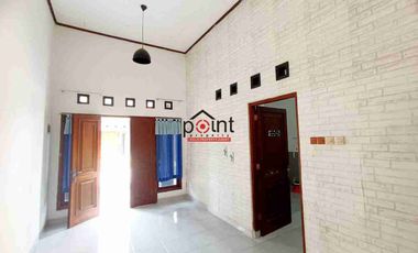 rumah tepi jalan raya dekat bandara Solo