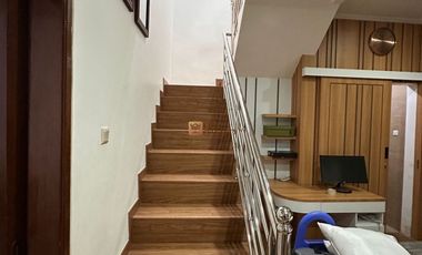 Strategis Jual Rumah 2Lt. Unfurnished Permata Puri Media Akses ke Bandara Soekarno-Hatta, Pintu Tol, Kantor Walikota Jakarta Barat Dkt Mall Puri Indah