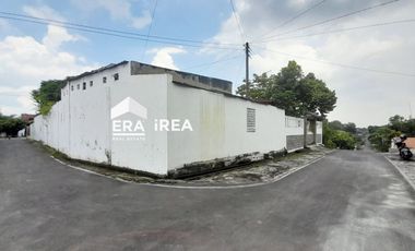 RUMAH DIJUAL DI PLESUNGAN DEKAT KAMPUS 2 ISI SURAKARTA DAN GOR UTP