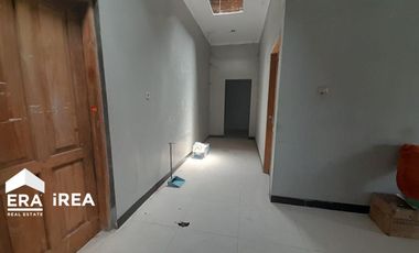 RUMAH DIJUAL DI PLESUNGAN DEKAT KAMPUS 2 ISI SURAKARTA DAN GOR UTP