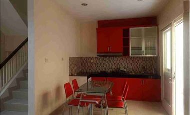 Jual Rumah 2lt Dengan Harga 1,55m , sudah full renov siap huni berada di dalam Cluster, akses mudah.