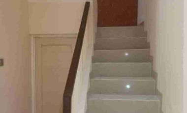 Jual Rumah 2lt Dengan Harga 1,55m , sudah full renov siap huni berada di dalam Cluster, akses mudah.