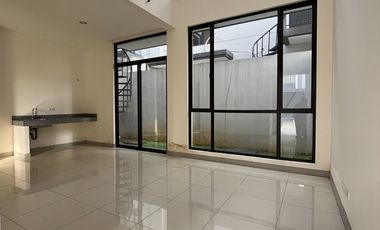 Rumah 3lt 8x14 112m 4KT Cluster Sentarum Asya JGC Jakarta Garden City