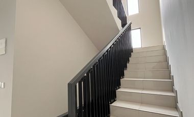Rumah 3lt 8x14 112m 4KT Cluster Sentarum Asya JGC Jakarta Garden City