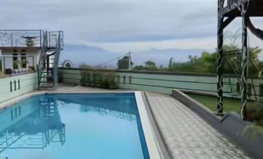 Jual VILLA LUAS dengan KOLAM RENANG Private Pool harga SUPER MURAH di Bandung