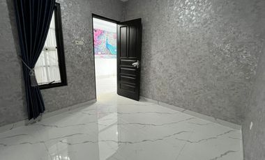 Dijual Rumah 3 Lantai Rooftop Harjamukti Cibubur Nempel MRT Cibubur Lokasi Strategis Dekat Pintu Tol