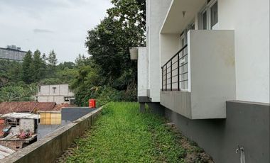 rumah murah bagus 2 lantai siap huni dago bandung