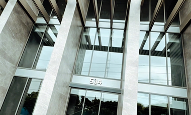 Oportunidad: A estrenar, particular alquila monoambiente amueblado y equipado completo, en calle Córdoba 534 BLISS Tower, zona centro de Neuquén.