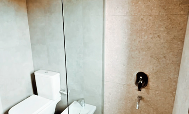 Oportunidad: A estrenar, particular alquila monoambiente amueblado y equipado completo, en calle Córdoba 534 BLISS Tower, zona centro de Neuquén.