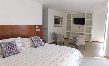 El Golf: Depto Remodelado y Amoblado con Vista Despejada + 2 Estacionamientos