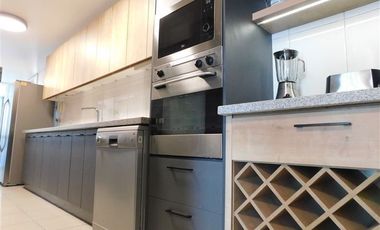 El Golf: Depto Remodelado y Amoblado con Vista Despejada + 2 Estacionamientos