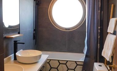 El Golf: Depto Remodelado y Amoblado con Vista Despejada + 2 Estacionamientos