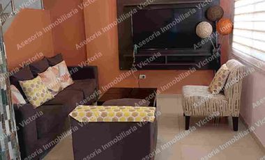 Alquilo casa amoblada en Urbanización Napoli con piscina.