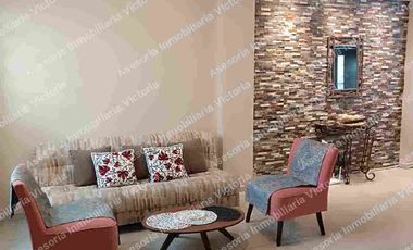 Alquilo casa amoblada en Urbanización Napoli con piscina.