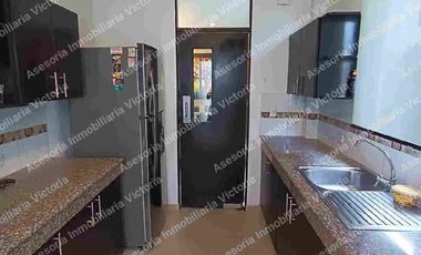 Alquilo casa amoblada en Urbanización Napoli con piscina.