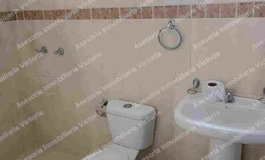 Alquilo casa amoblada en Urbanización Napoli con piscina.