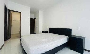 RENTA DEPARTAMENTO AMOBLADO EN NACIONES UNIDAS, EDIFICIO UNIQUE, 3 habitaciones cada una con su baño.