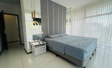 RENTA DEPARTAMENTO AMOBLADO EN NACIONES UNIDAS, EDIFICIO UNIQUE, 3 habitaciones cada una con su baño.