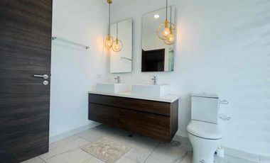 RENTA DEPARTAMENTO AMOBLADO EN NACIONES UNIDAS, EDIFICIO UNIQUE, 3 habitaciones cada una con su baño.