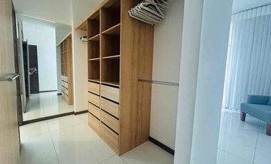 RENTA DEPARTAMENTO AMOBLADO EN NACIONES UNIDAS, EDIFICIO UNIQUE, 3 habitaciones cada una con su baño.