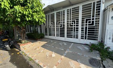 ARRIENDO CASA URBANIZACIÓN VALPARAISO (BARRIO TESORO)