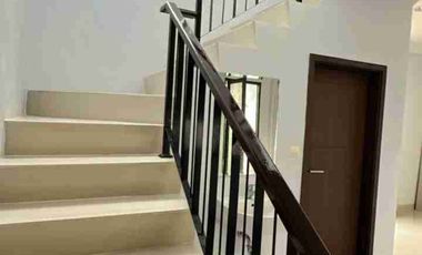 DISEWAKAN RUMAH CANTIK DAERAH HOLLAND VILLAGE, HARGA SANGAT MURAH