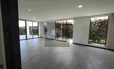 Renta de Casa Amplia de 3 dormitorios, Sector Tumbaco, Quito, Ecuador