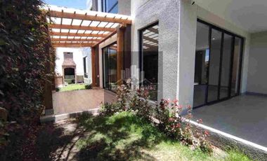 Renta de Casa Amplia de 3 dormitorios, Sector Tumbaco, Quito, Ecuador