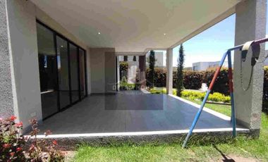 Renta de Casa Amplia de 3 dormitorios, Sector Tumbaco, Quito, Ecuador