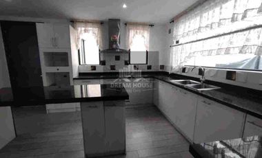 Renta de Casa Amplia de 3 dormitorios, Sector Tumbaco, Quito, Ecuador