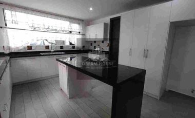 Renta de Casa Amplia de 3 dormitorios, Sector Tumbaco, Quito, Ecuador