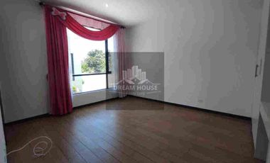 Renta de Casa Amplia de 3 dormitorios, Sector Tumbaco, Quito, Ecuador