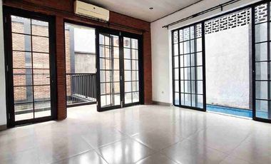 DIJUAL RUMAH ADA SWIMMING POOL DI CIPETE, CILANDAK JAKARTA SELATAN