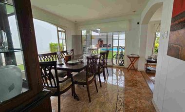 Renta de Casa, 4 dormitorios, Sector Colegio Menor, Cumbayá, Ecuador