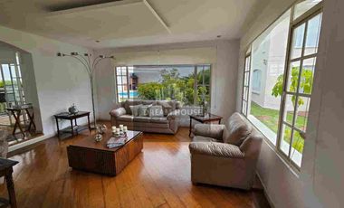 Renta de Casa, 4 dormitorios, Sector Colegio Menor, Cumbayá, Ecuador