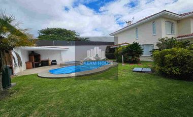 Renta de Casa, 4 dormitorios, Sector Colegio Menor, Cumbayá, Ecuador